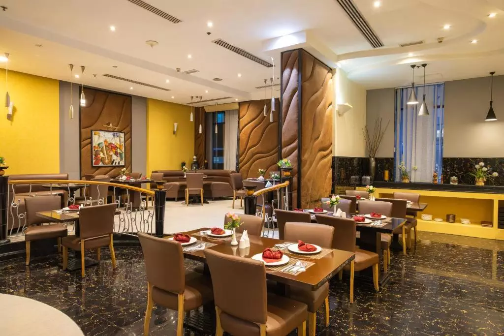 رستوران THE PARK ex AL JAWHARA GARDENS